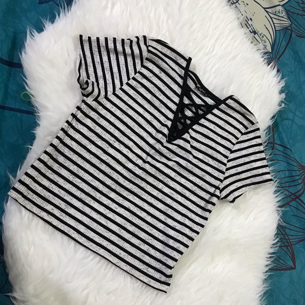 Splash black&white stripes crop top. Lace up front